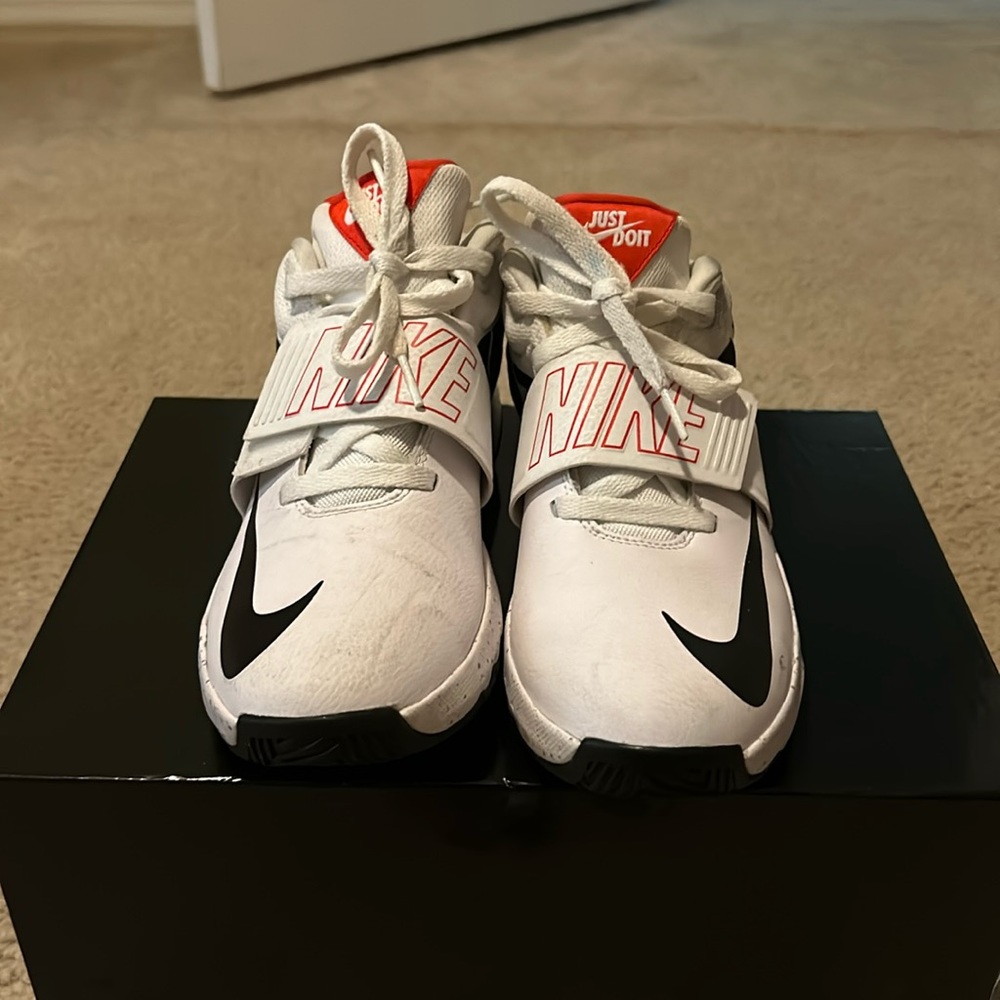 Nike Kid Shoes Girls Nike Team Hustle D 8 JDI